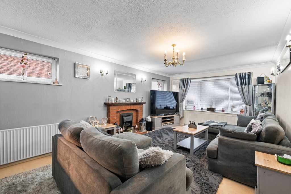 Property photo 3 of 27