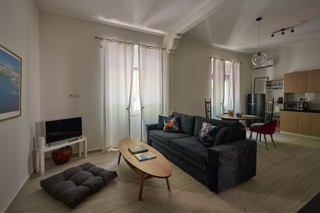 Property photo 3 of 19