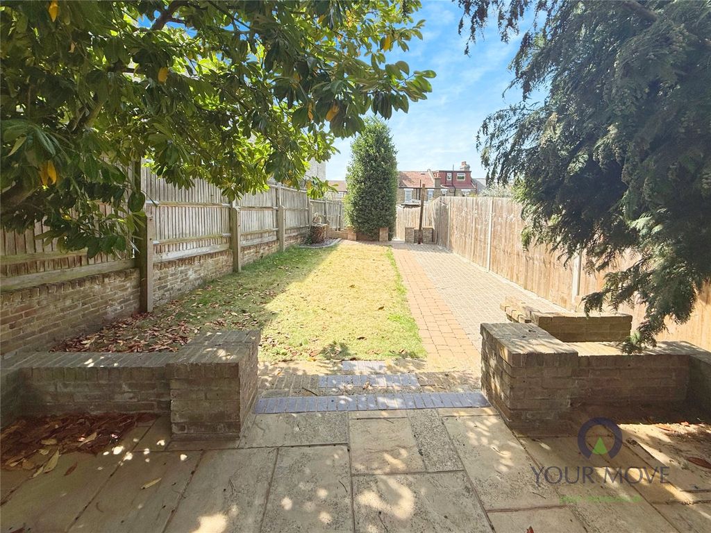 Property photo 2 of 11 Garden