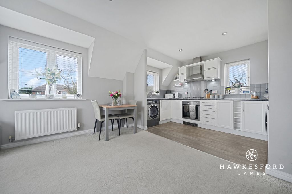 Property photo 3 of 15 Wigeon Road, Iwade - Lounge/Diner