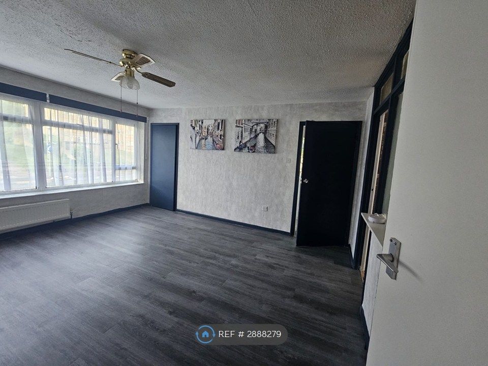 Property photo 3 of 20 Front Room