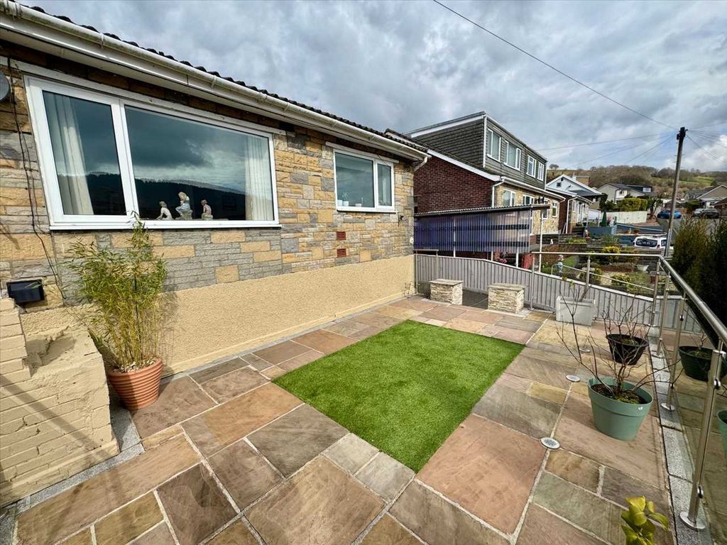 Property photo 3 of 22 Front Garden