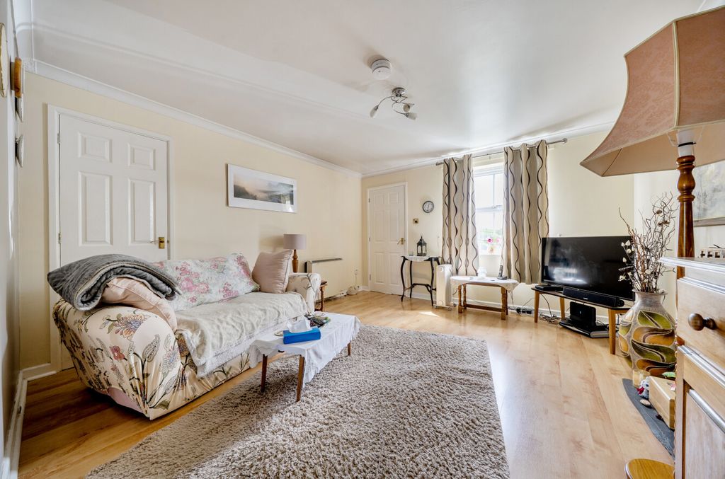 Property photo 2 of 18 1455153-10-6A01c4...