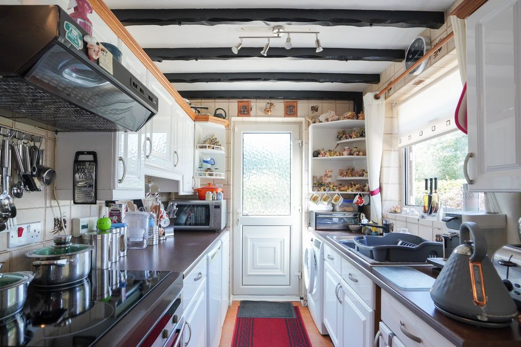 Property photo 3 of 16 Kitchen Area
