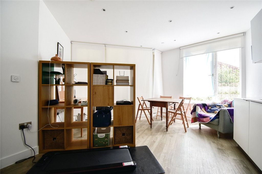 Property photo 3 of 6 Picture No. 08