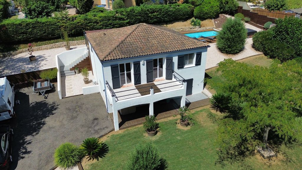 Property photo 2 of 18