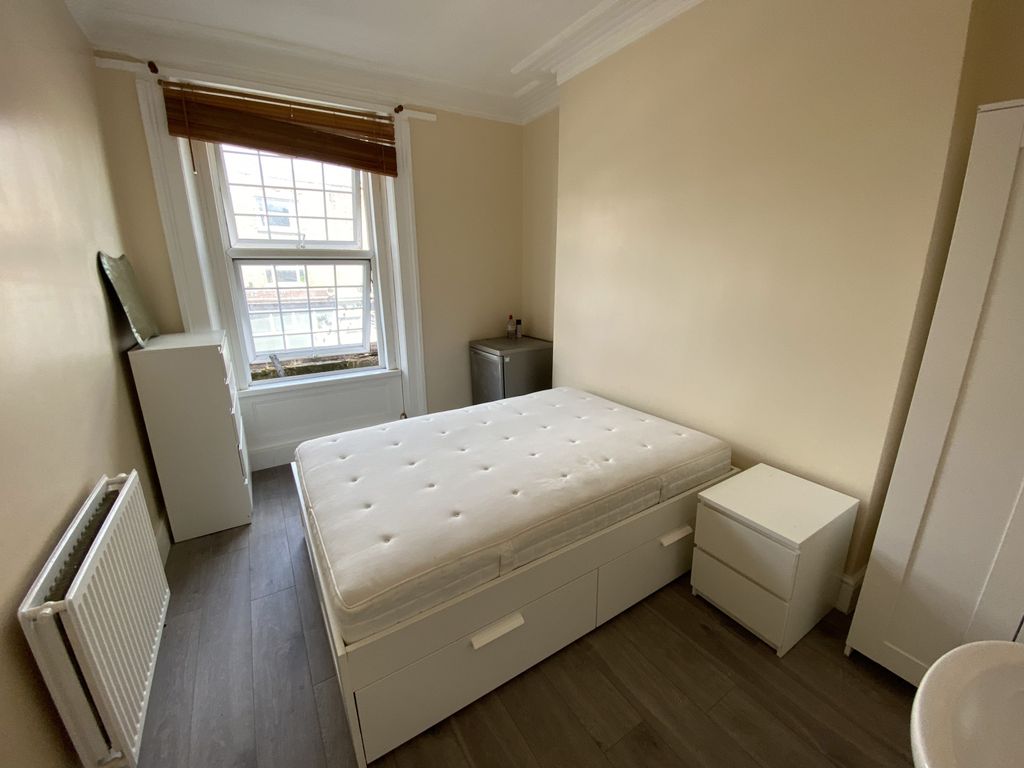 Property photo 3 of 4 Room