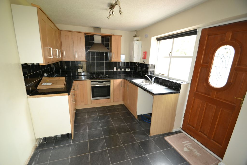 Property photo 3 of 12 Kitchen 1
