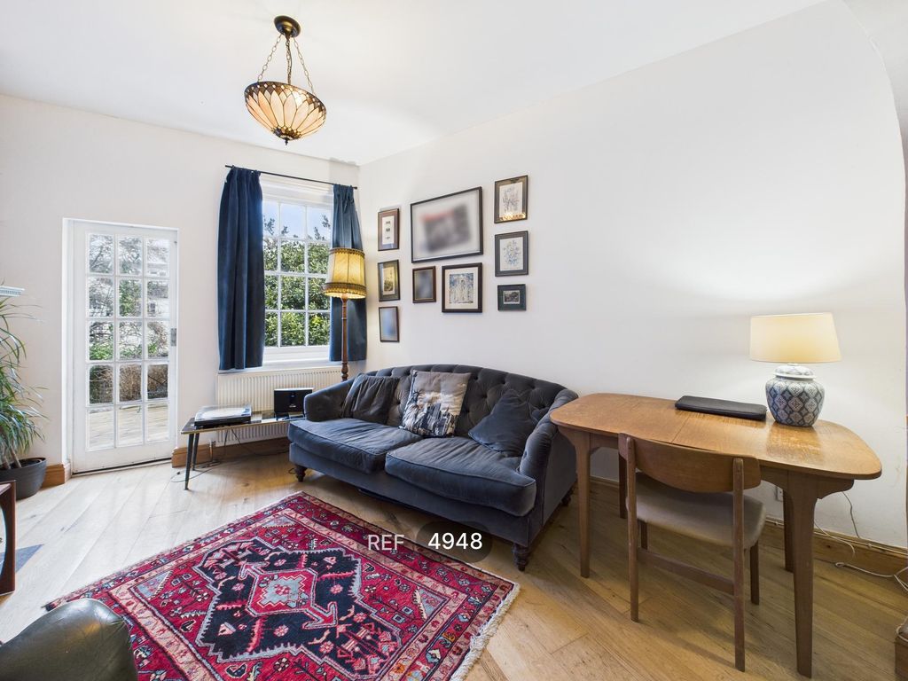 Property photo 3 of 16 Living Room