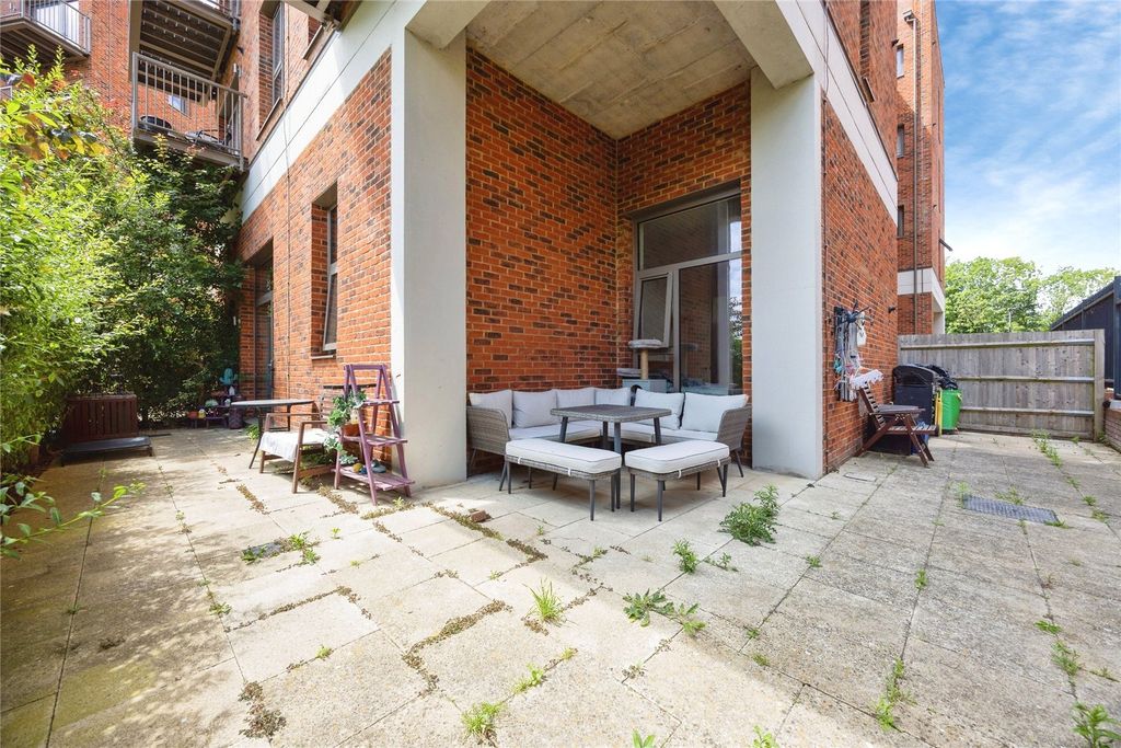 Property photo 1 of 19 Picture No. 14