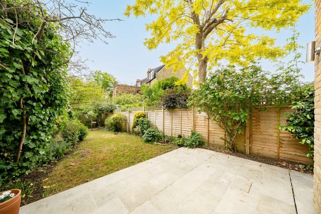 Property photo 2 of 8