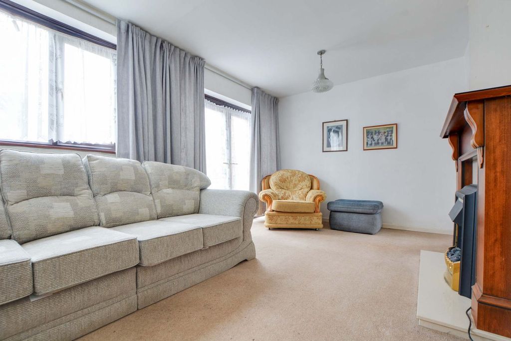 Property photo 2 of 22