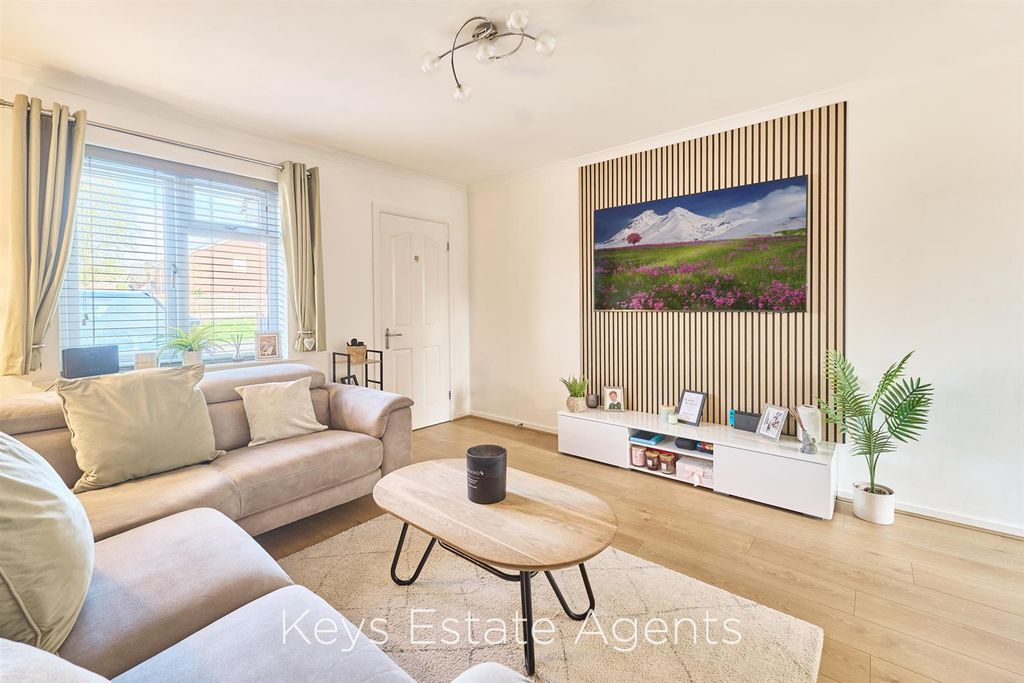 Property photo 3 of 25 P1707945_Hdr.Jpg