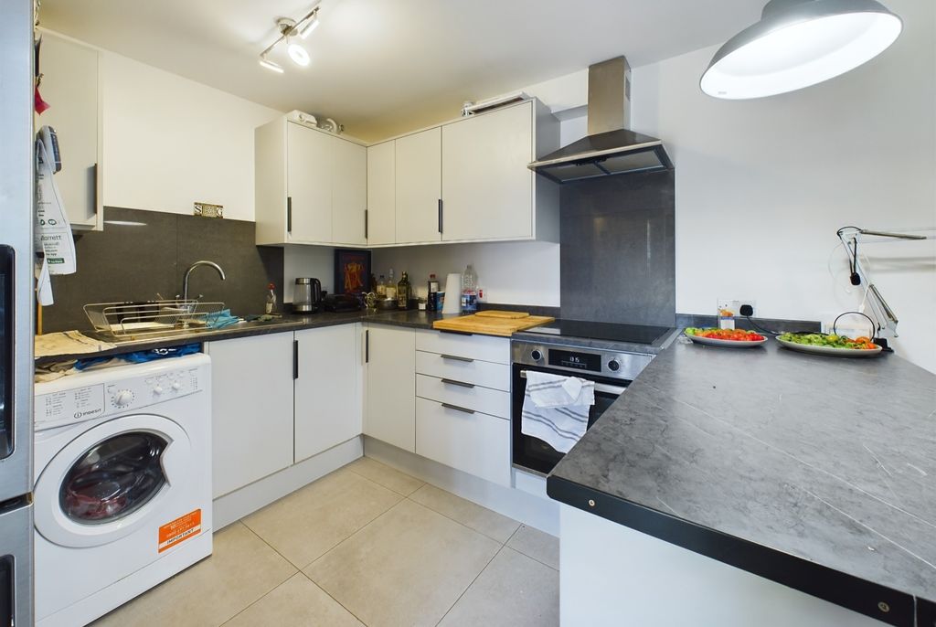 Property photo 3 of 13 Cam02545G0-Pr0263-Still007