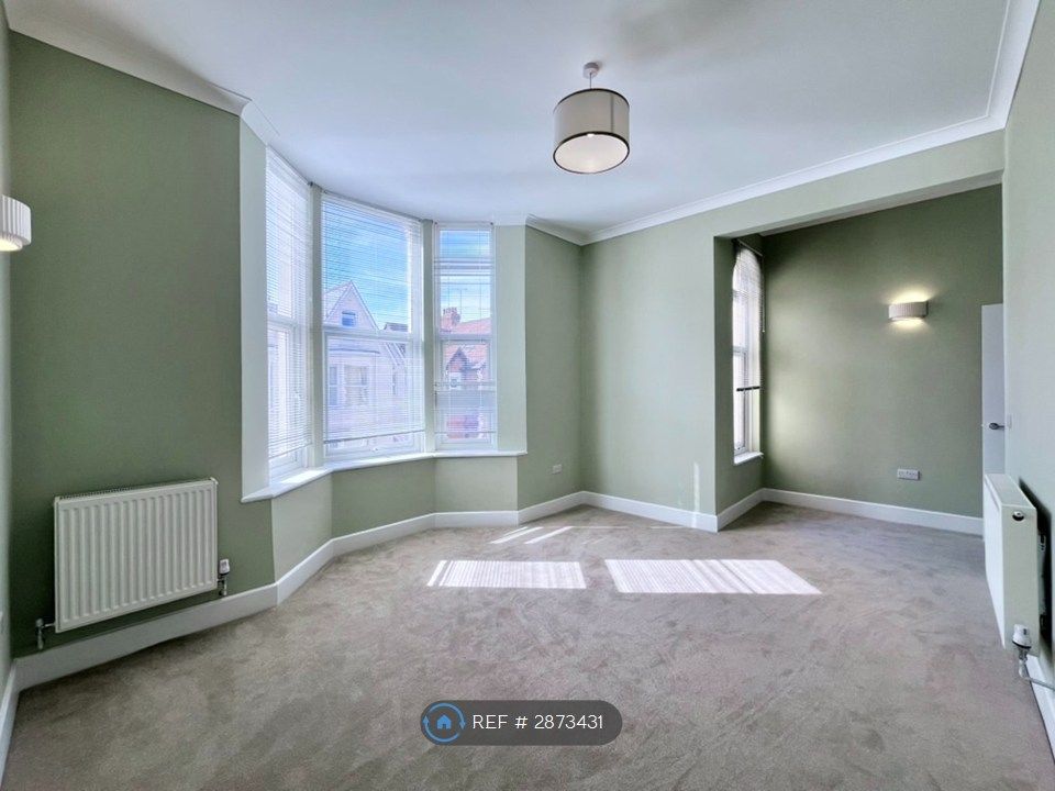 Property photo 1 of 16 Living Room