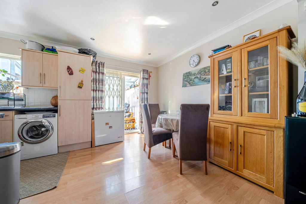 Property photo 3 of 16 1448005-7-69Eba6A...