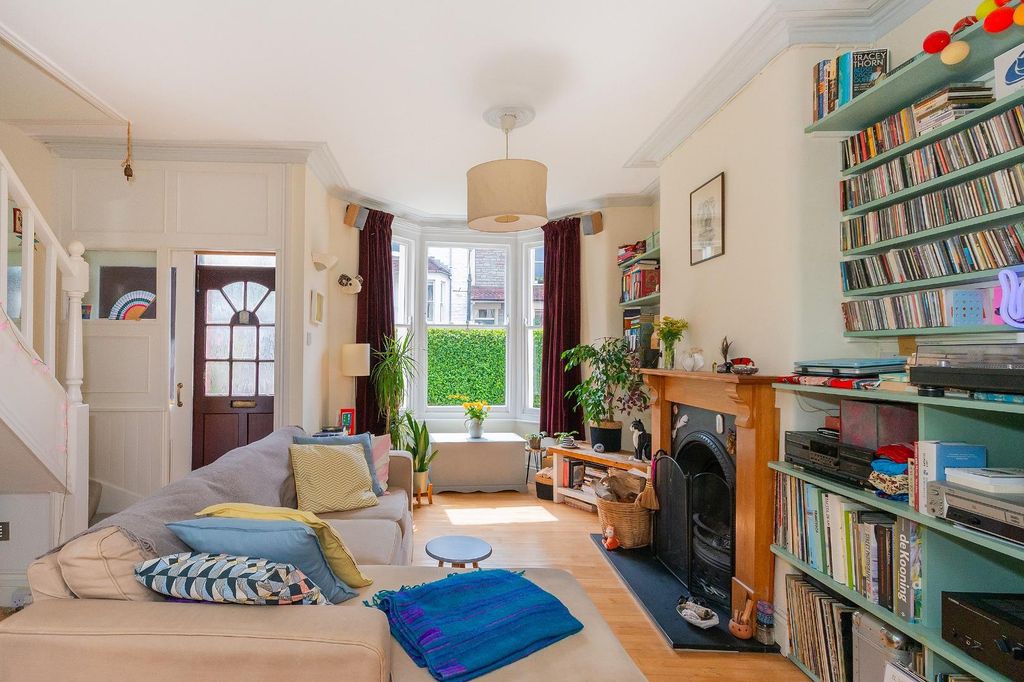 Property photo 1 of 41 0V7Stn - Living Room E.Jpg