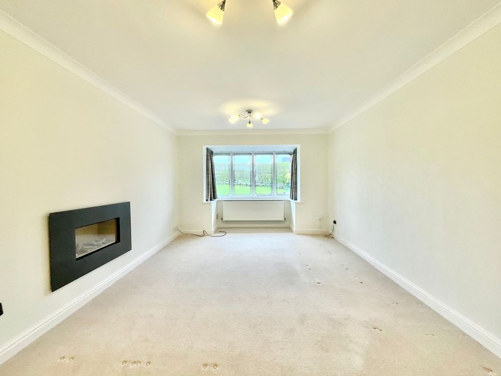 Property photo 2 of 28