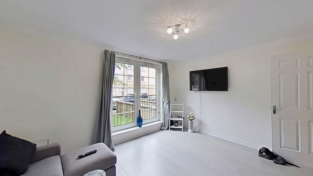 Property photo 1 of 17 Picture No. 02