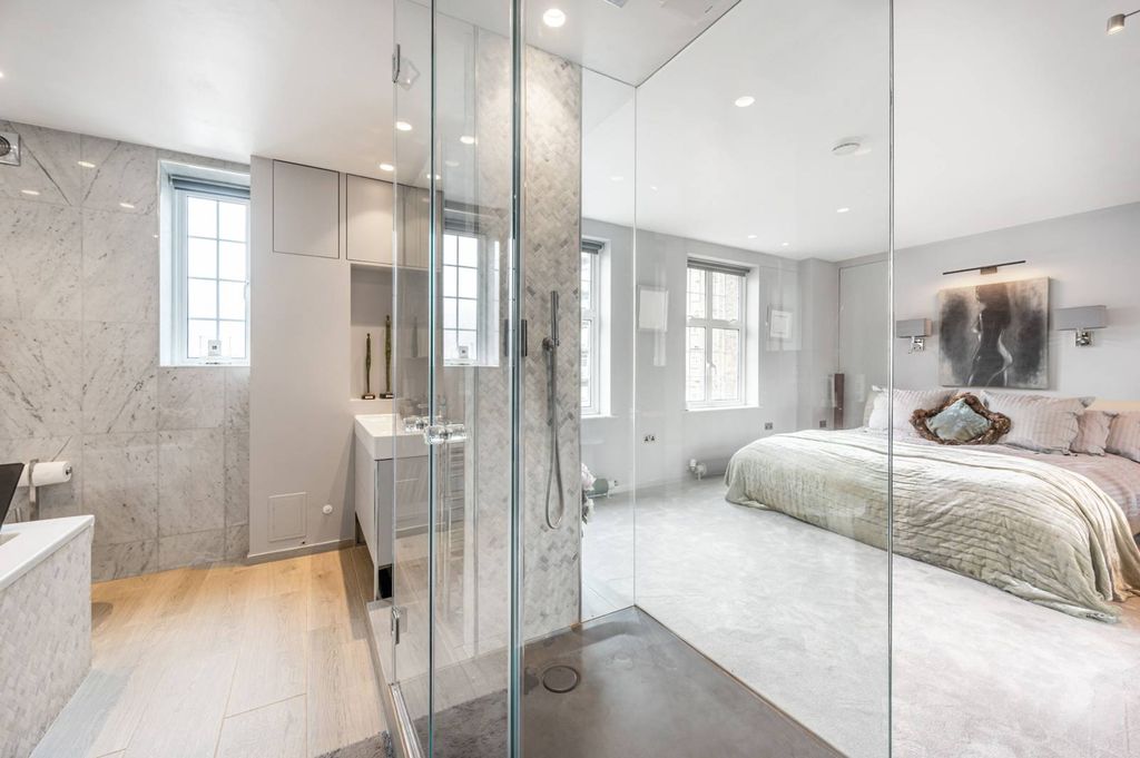 Property photo 3 of 87