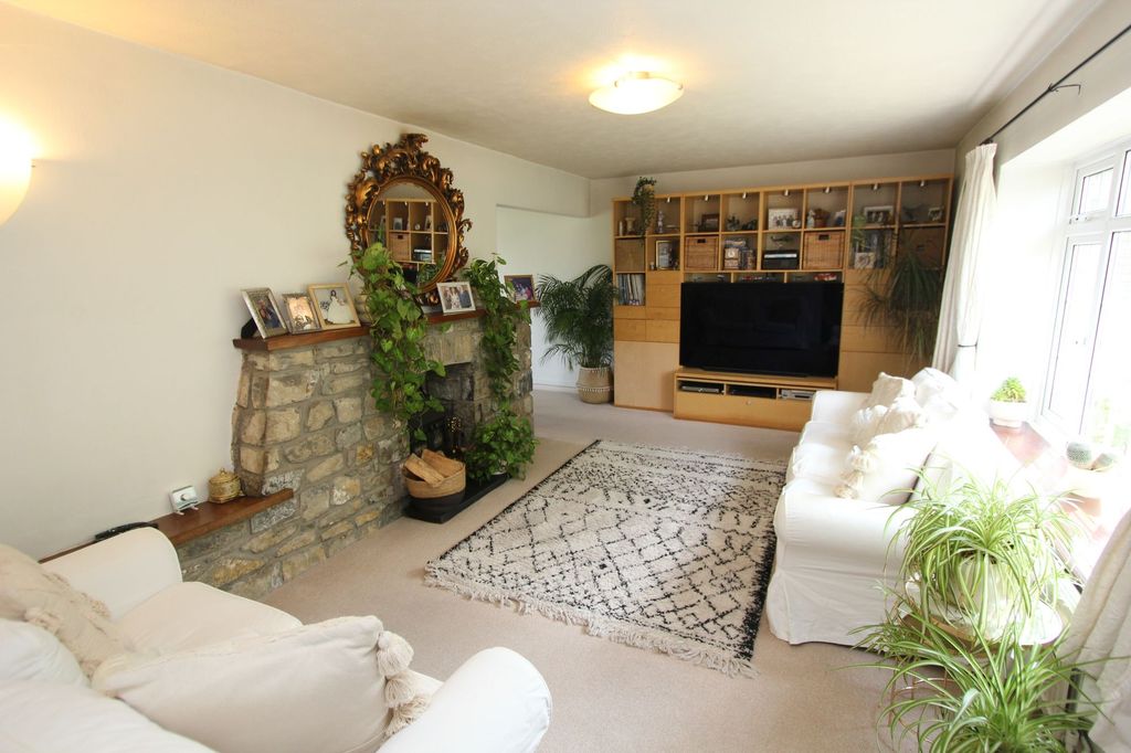 Property photo 3 of 46