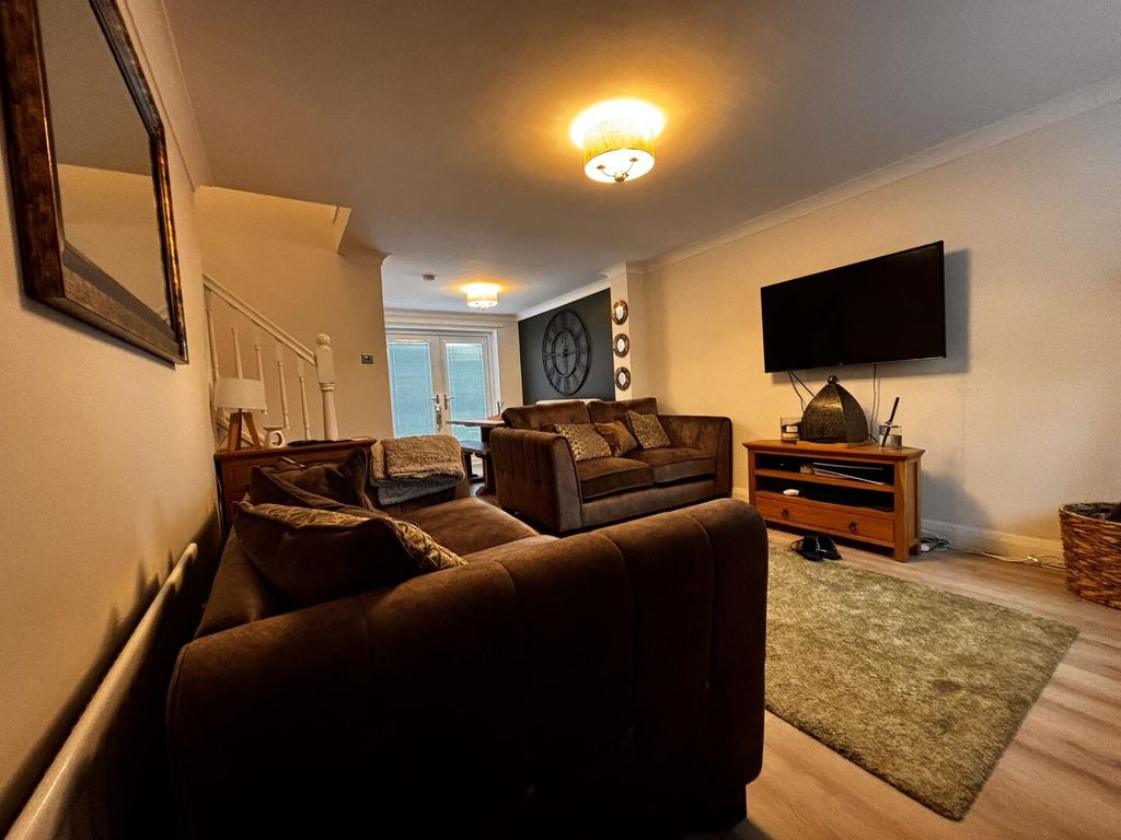 Property photo 2 of 16 Living Room