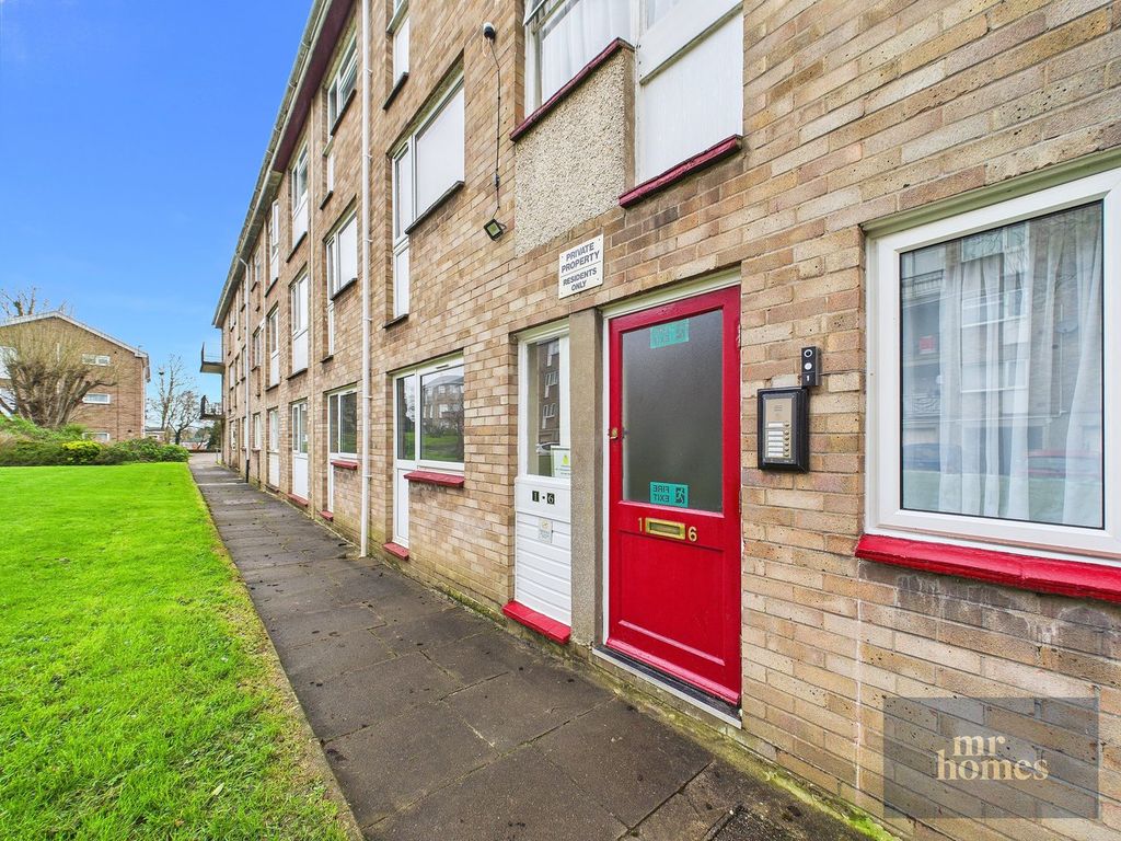 Property photo 2 of 17