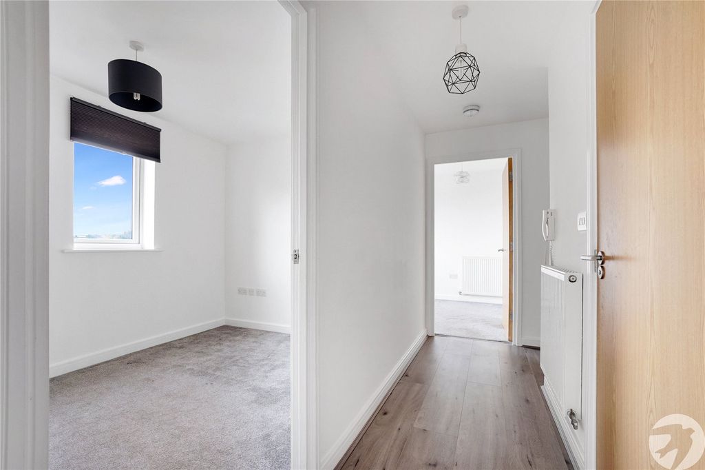 Property photo 3 of 21 Hallway