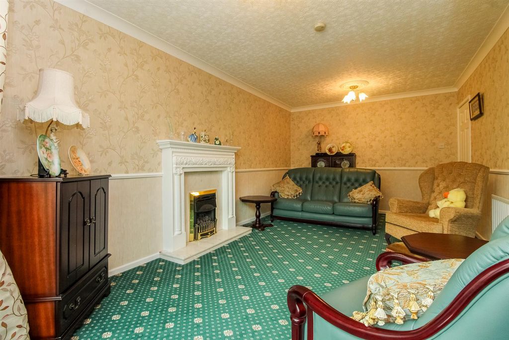 Property photo 3 of 10 Living Room