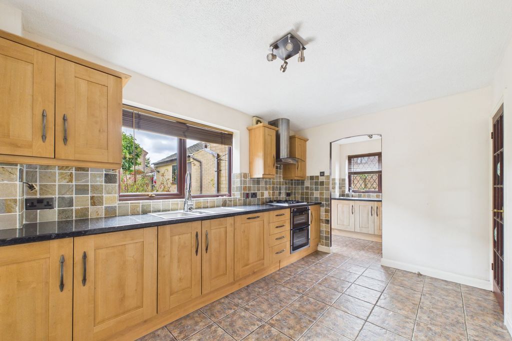 Property photo 3 of 23