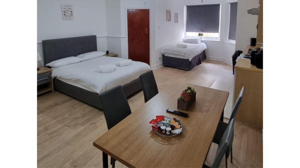 Property photo 2 of 6 A Spacious And Inviting Large Double Bedroom With ...