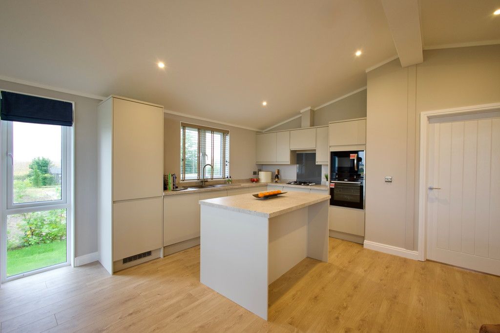 Property photo 2 of 20 Img_34544_10_Large