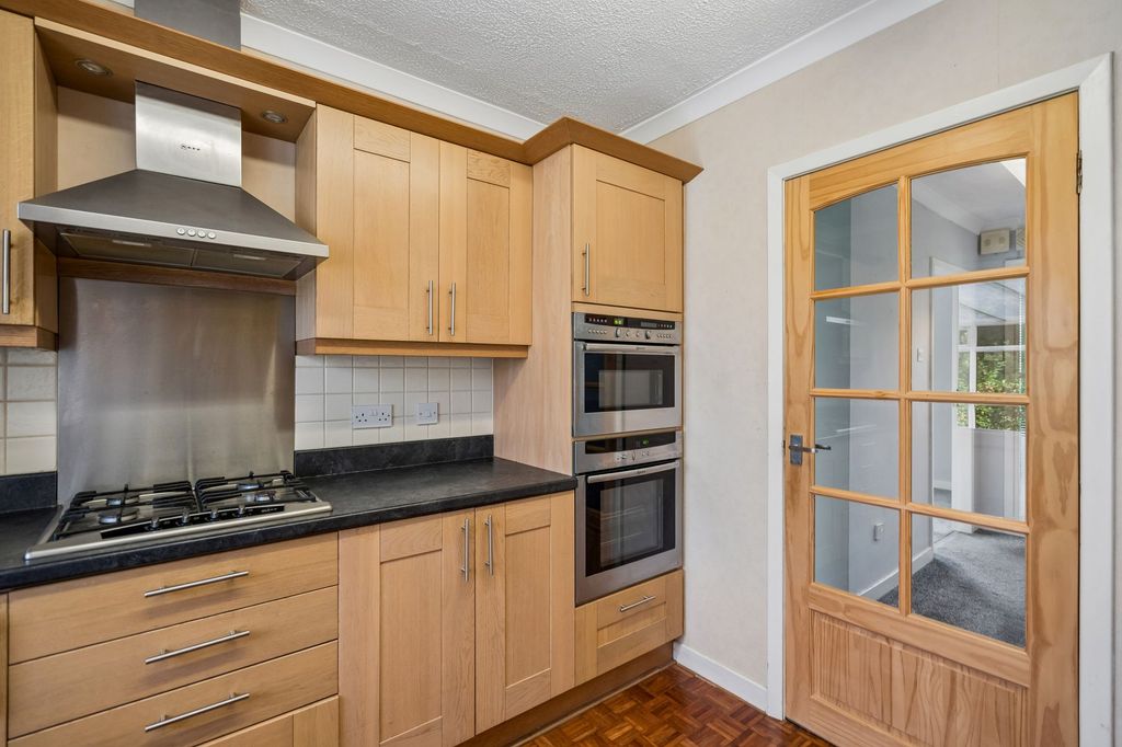 Property photo 3 of 19 Kitchen