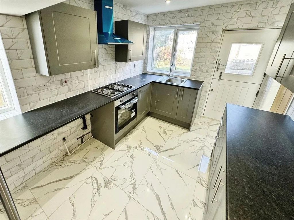 Property photo 3 of 8 Kitchen.Jpg