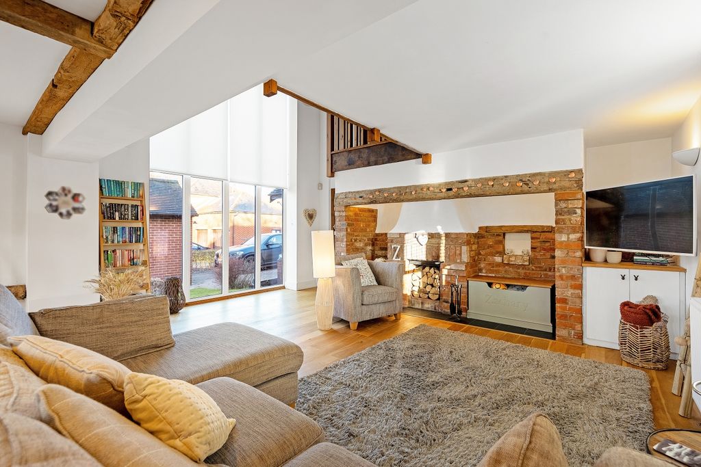 Property photo 2 of 39 Tithe Barn-16