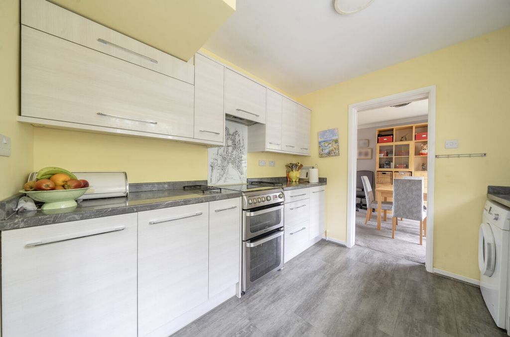 Property photo 3 of 12 146494012