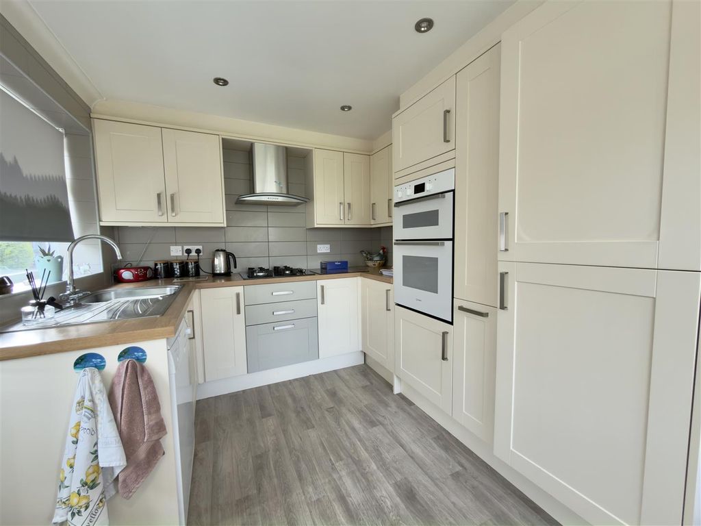 Property photo 3 of 17 Kitchen/Diner