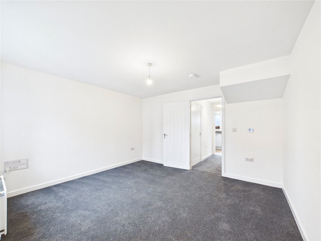 Property photo 2 of 19 Picture No. 01