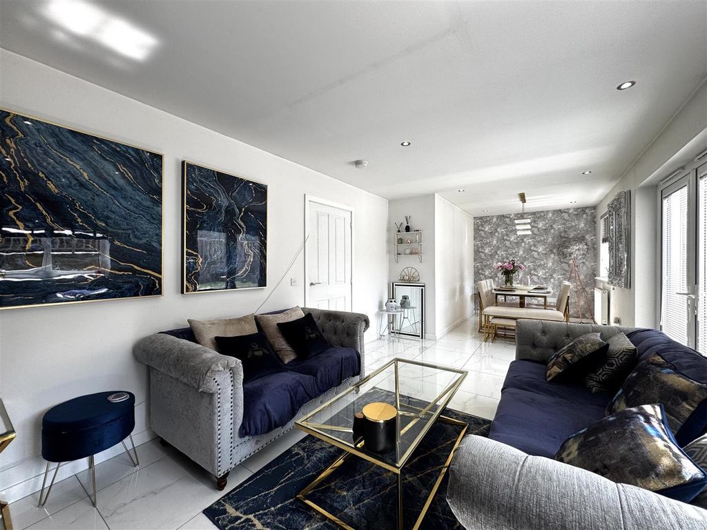 Property photo 2 of 29 Lounge