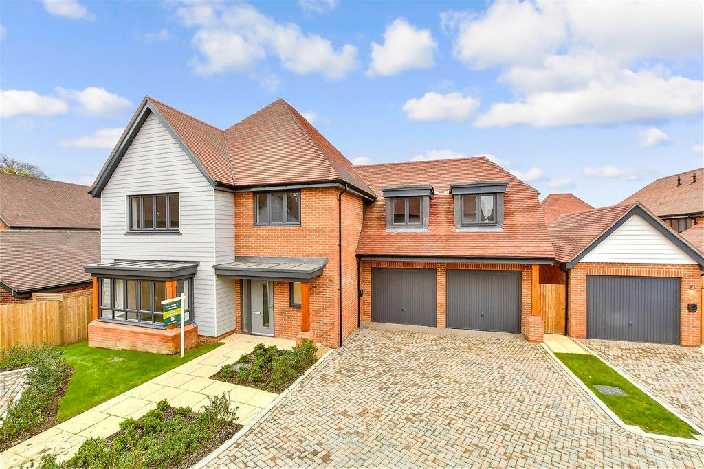 Property photo 2 of 11 Front