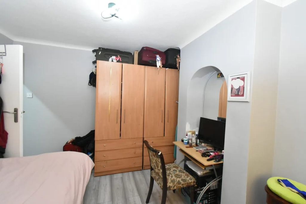 Property photo 2 of 5 Gallery