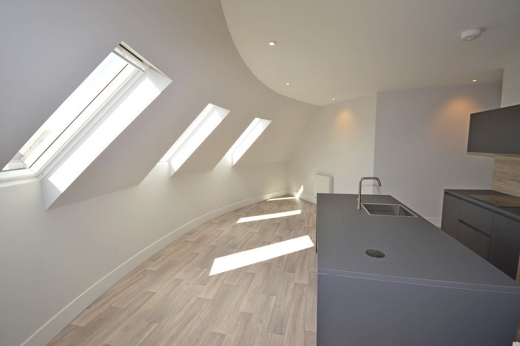 Property photo 3 of 8 (Main)