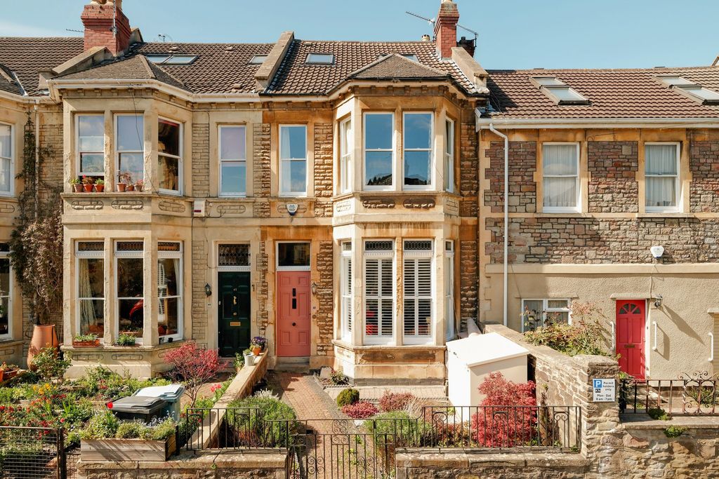 Property photo 2 of 36