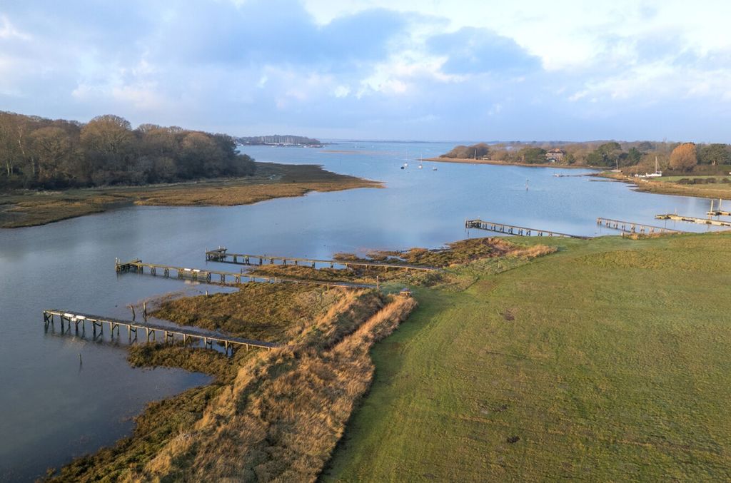 Property photo 2 of 31