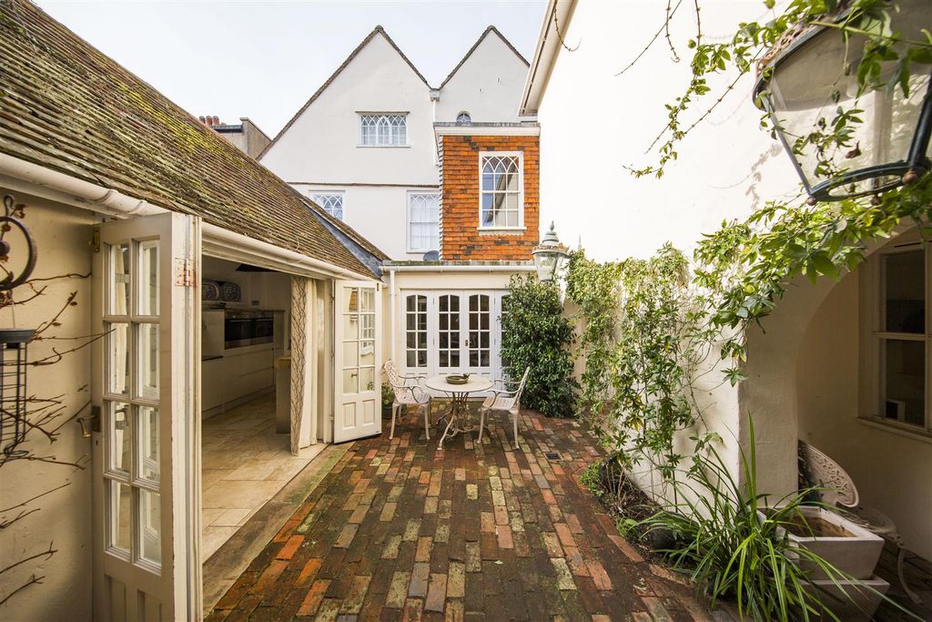 Property photo 2 of 36 Courtyard Garden