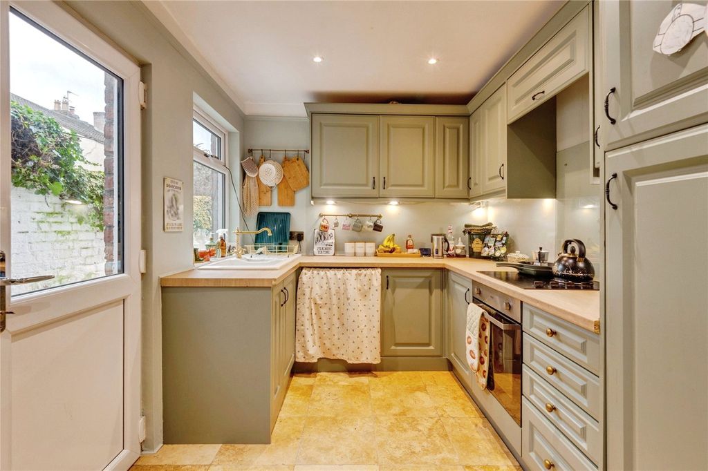 Property photo 2 of 17 Picture No. 10