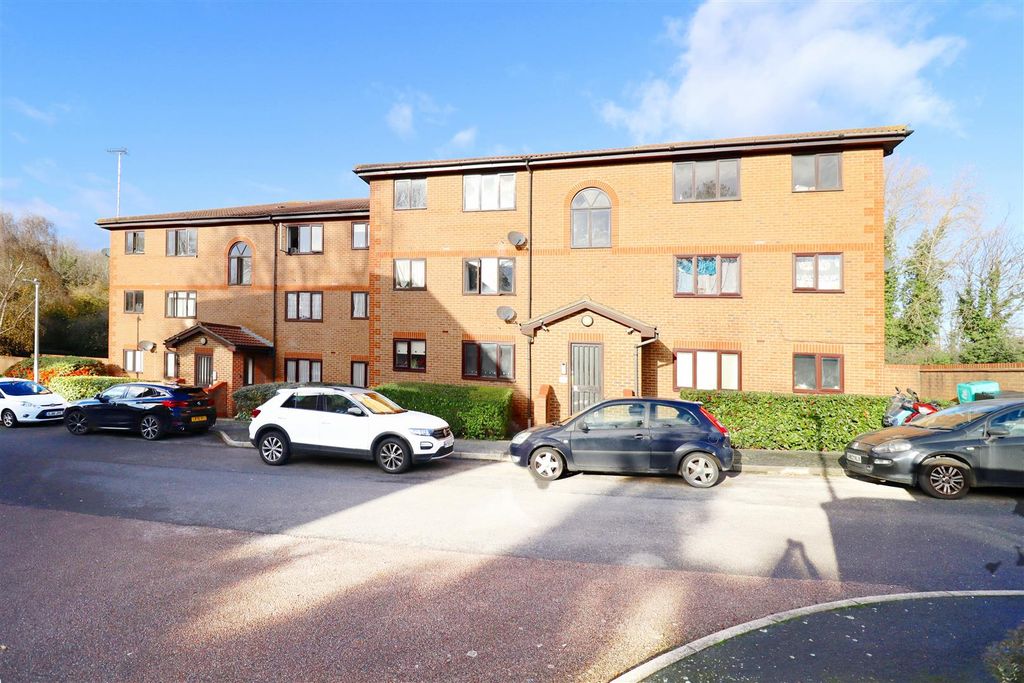 Property photo 1 of 10 Front