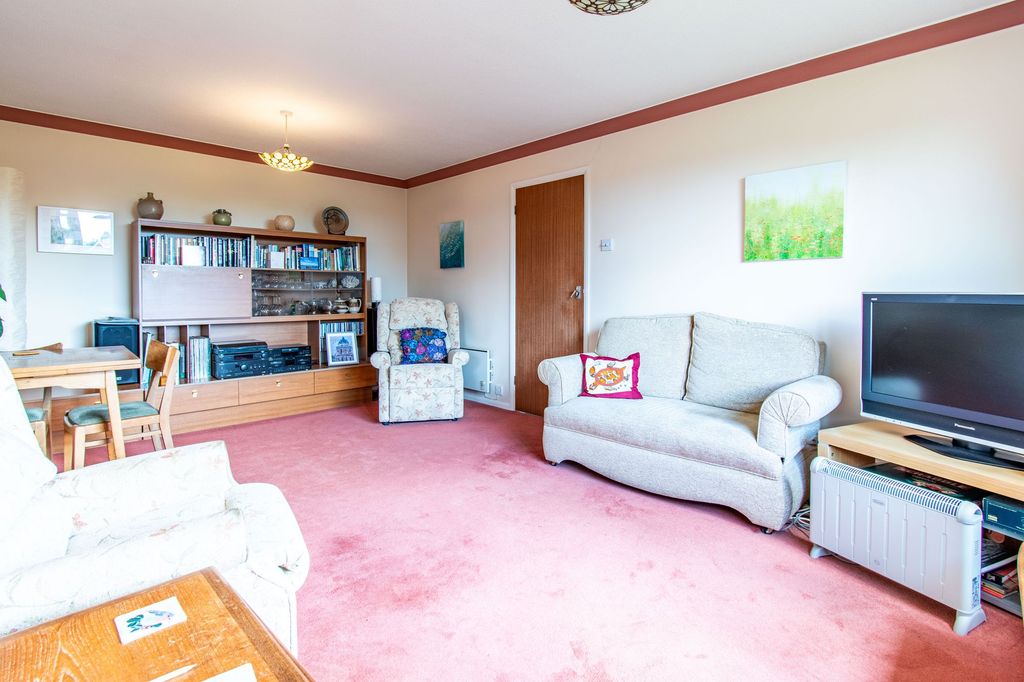 Property photo 3 of 12