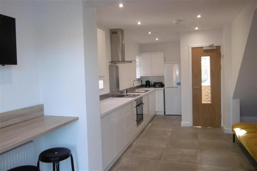 Property photo 1 of 13 (Main)