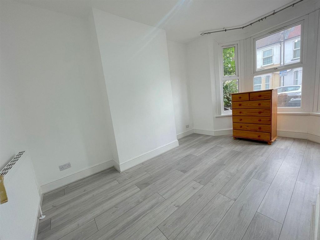 Property photo 3 of 8 3Bceffcd-Fe81-4215-B6B7-5690036Db474.Jpg